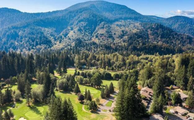 Whispering Woods Resort Welches Exteriör bild